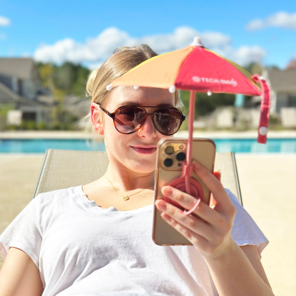 Use the Screen Shade Magnetic Phone Umbrella at the pool to shade your phone