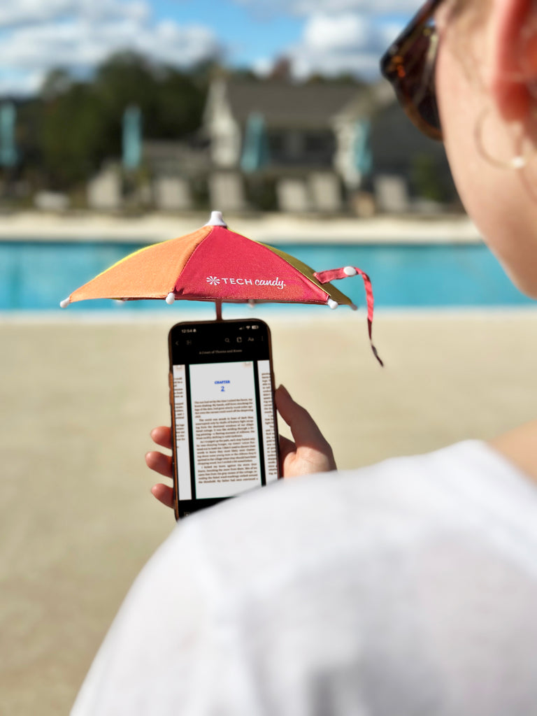 Use the Screen Shade Magnetic Phone Umbrella at the pool to read